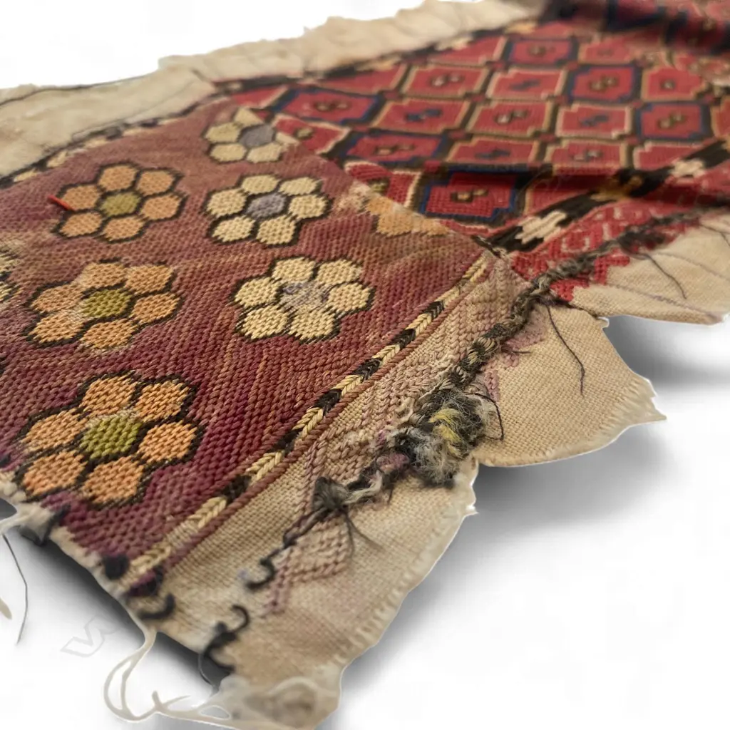 Textile fragment - silk/cotton, Image 1++